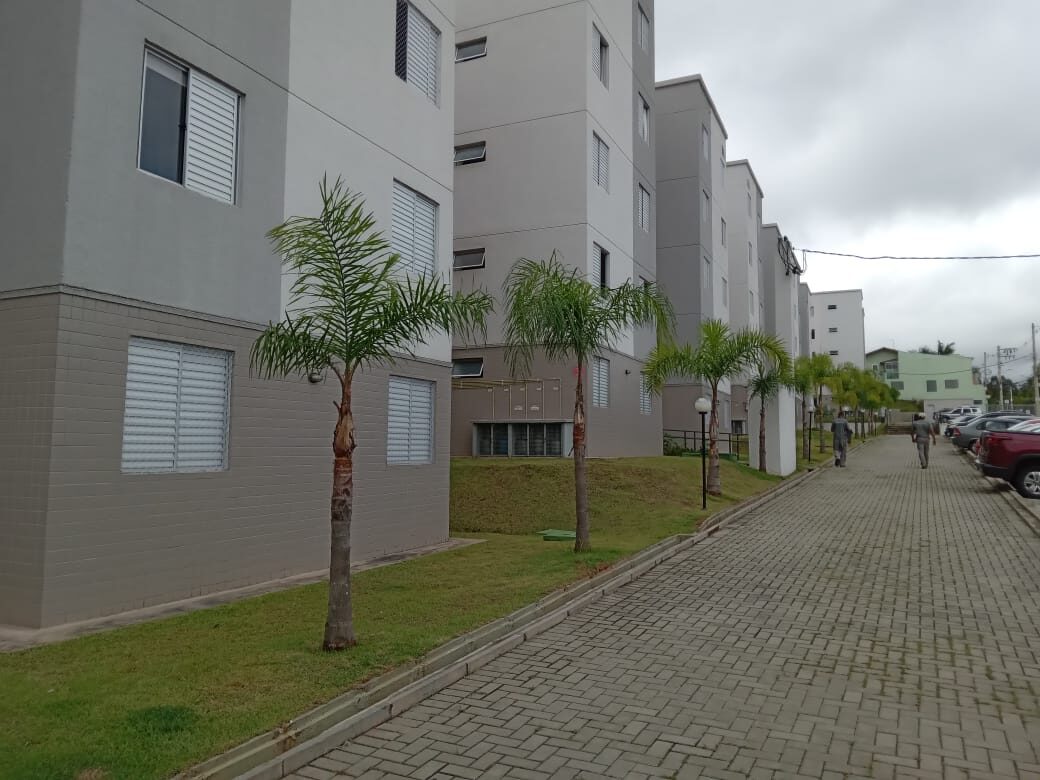 Corte de grama no Campo Belo em área comum de condomínio