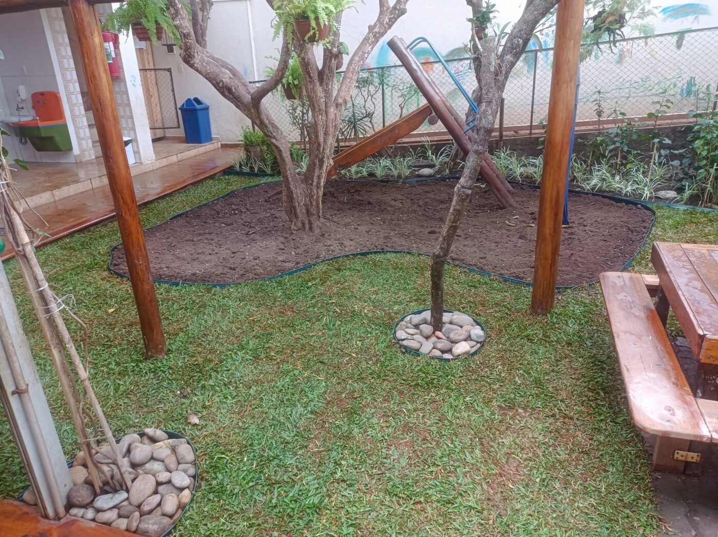 Antes e depois de projeto de paisagismo na Vila Formosa